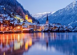 Austria, Hallstatt, Góry, Alpy Salzburskie, Jezioro, Hallstattersee, Domy, Kościół, Zmrok, Zima
