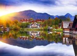 Jezioro Grundlsee, Styria, Austria, Domy, Góry, Wschód słońca, Odbicie