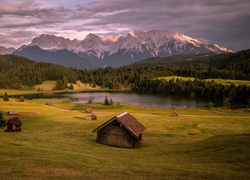 Niemcy, Bawaria, Góry Alpy, Jezioro Wagenbrüchsee, Lasy, Domy