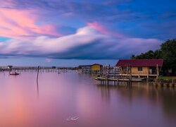 Domki z pomostem nad jeziorem Songkhla