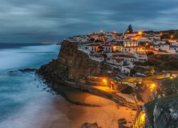 Portugalia, Wybrzeże, Morze, Miejscowość, Azenhas do Mar, Klif, Domy, Skały, Noc, Światła