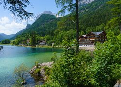 Domy nad jeziorem Hintersee