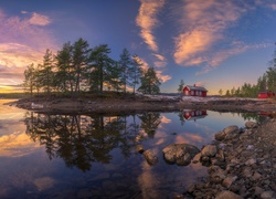 Domy nad jeziorem Vaeleren w norweskim Ringerike