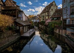 Domy nad kanałem w Colmar we Francji