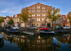 Domy nad kanałem wodnym w Haarlem