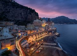 Domy nad morzem w Amalfi