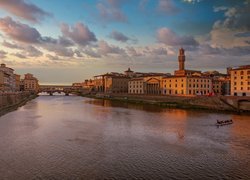 Domy nad rzeką Arno we Florencji