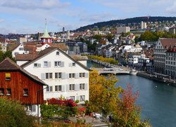 Domy nad rzeką Limmat w Zurychu