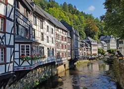 Domy nad rzeką Rur w niemieckim mieście Monschau