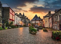 Francja, Bretania, Rochefort en Terre, Domy, Ulica, Kwiaty