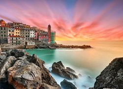 Morze Liguryjskie, Wybrzeże, Skały, Domy, Zachód słońca, Tellaro, Liguria, Włochy