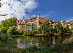 Domy w Tybindze nad rzeką Neckar w Badenii-Wirtembergii