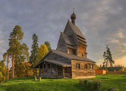 Drewniana cerkiew we wsi Yuksovichi