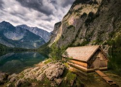 Jezioro Obersee, Kamienie, Góry Alpy, Drewniany, Domek, Szopa, Park Narodowy Berchtesgaden, Bawaria, Niemcy