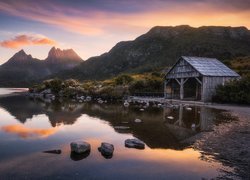 Góry, Cradle Mountain, Jezioro, Dove Lake, Drewniana, Szopa, Zachód słońca, Odbicie, Tasmania, Australia