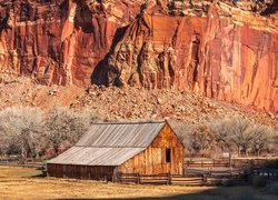 Park Narodowy Capitol Reef, Stan Utah, Stany Zjednoczone, Skały, Drzewa, Drewniany, Dom, Ogrodzenie