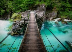 Drewniany most na rzece Socza w Słowenii