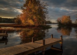 Jezioro, Lake Chesdin, Pomosty, Drzewa, Chmury, Odbicie, Stan Wirginia, Stany Zjednoczone