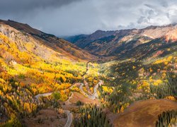 Jesień, Góry, Lasy, Dolina, Droga, Million Dollar Highway US 550, Ouray, Kolorado, Stany Zjednoczone
