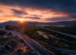 Portugalia, Góry, Serra da Estrela, Drzewa, Drogi, Zachód słońca