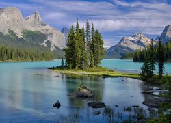 Park Narodowy Jasper, Góry, Jezioro Maligne, Drzewa, Chmury, Prowincja Alberta, Kanada