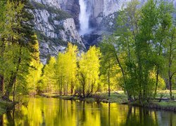 Góry, Wodospad, Yosemite Falls, Rzeka, Merced River, Drzewa, Park Narodowy Yosemite, Yosemite Valley, Kalifornia, Stany Zjednoczone