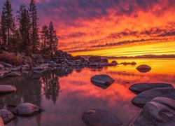 Jezioro, Lake Tahoe, Skały, Kamienie, Kolorowe, Niebo, Zachód słońca, Kalifornia, Stany Zjednoczone