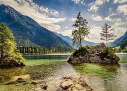 Jezioro Hintersee, Drzewa, Skały, Góry Alpy, Mgła, Domy, Bawaria, Niemcy