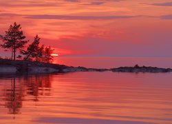 Zachód słońca, Jezioro Ładoga, Skały, Drzewa, Republika Karelii, Rosja