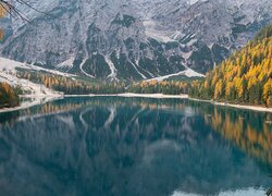 Góry, Dolomity, Skały, Jezioro, Pragser Wildsee, Drzewa, Tyrol, Włochy