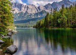 Niemcy, Bawaria, Góry, Alpy Bawarskie, Jezioro, Eibsee Lake, Lasy, Drzewa, Kamienie, Odbicie