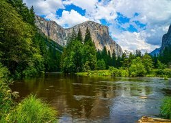 Park Narodowy Yosemite, Rzeka, Merced River, Góry Skaliste, Zielone, Drzewa, Kalifornia, Stany Zjednoczone