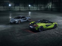 Dwa samochody McLaren 600LT