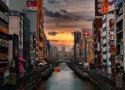 Japonia, Osaka, Dzielnica Dotonbori, Kanał wodny, Domy