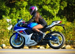 Dziewczyna, Motocykl Suzuki GSX-R Helmet