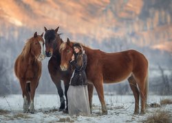 Trzy, Konie, Dziewczyna, Śnieg