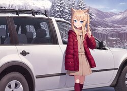 Dziewczyna w kurtce obok samochodu w anime