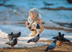 Śnieg, Ptaki, Gołębie, Dziewczynka, Dziecko