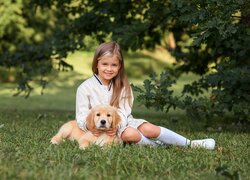 Dziewczynka, Szczeniak, Golden retriever, Trawa