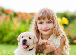 Dziewczynka, Szczeniak, Labrador retriever, Rozmyte tło