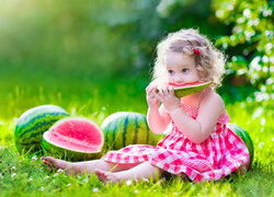 Dziewczynka jedząca arbuza