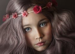 Dziewczynka z kwiatkami we włosach