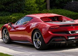 Ferrari 296 GTB w czerwonym kolorze