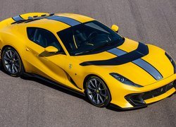 Żółte, Ferrari 812 Competizione, 2021