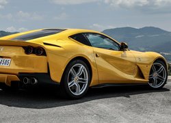 Ferrari 812 Superfast bokiem