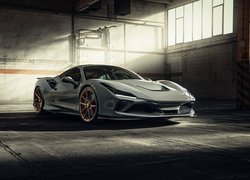 Ferrari F8 Tributo Novitec w garażu