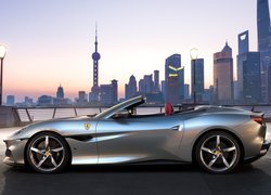 Srebrne, Ferrari Portofino M, Wieżowce