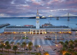 Ferry Building terminal promów i centrum handlowe w San Francisco