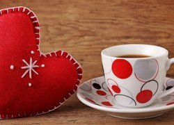 Filiżanka kawy i czerwone serce