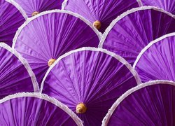 Fioletowe papierowe parasolki